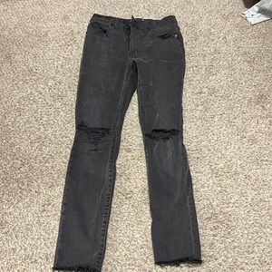 Great condition. Madewell Sz 27 9in midrise distressed skinny Jean